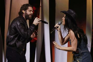 Katy Perry et Thomas Rett sur la scène des Country Music Academy Awards, à Nashville, le 9 novembre 2022.