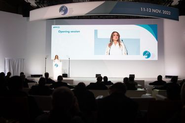 La Reine Rania de Jordanie a prononcé le discours inaugural du 5e forum de Paris sur la paix, vendredi, au Palais Brongniart. 