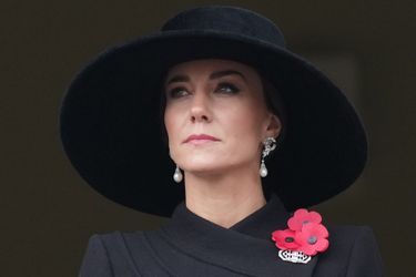 La princesse de Galles Kate Middleton portait des boucles d'oreilles ayant appartenu à sa belle-mère Lady Diana lors de la cérémonie du souvenir, le 13 novembre 2022.