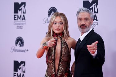 Rita Ora et son compagnon Taika Waititi aux MTV Europe Music Awards à Düsseldorf, le 13 novembre 2022. 