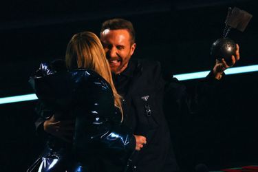 Bebe Rexha et David Guetta gagnent le prix de la meilleure collaboration aux MTV Europe Music Awards à Düsseldorf, le 13 novembre 2022. 