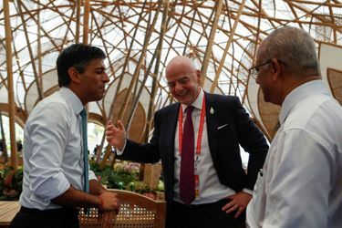 Le Premier ministre britannique Rishi Sunak et le président de la FIFA Gianni Infantino assistent à un déjeuner des dirigeants lors du Sommet du G20.