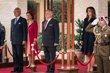 La reine Rania et le roi Abdallah II de Jordanie avec la reine Silvia et le roi Carl XVI Gustaf de Suède à Amman, le 15 novembre 2022