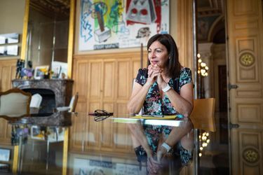 La maire de Paris, Anne Hidalgo, a annoncé une hausse de la taxe foncière de 13,5% à 20,5%, soit un bond de plus de 50%.