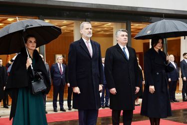 La reine Letizia et le roi Felipe VI d'Espagne avec le président de la Croatie Zoran Milanović et son épouse Sanja Musić à Zabreg, le 16 novembre 2022