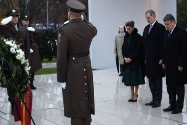 La reine Letizia et le roi Felipe VI d'Espagne avec le président de la Croatie Zoran Milanović à Zabreg, le 16 novembre 2022