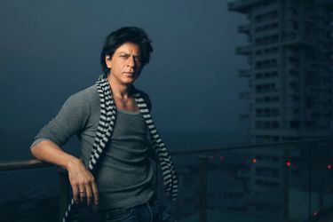 Shah Rukh Khan pose pour Match sur la terrasse de sa maison dans le nord de Bombay, octobre 2012.