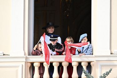 La princesse Charlene, Jacques et Gabriella of Monaco au balcon du palais royal. 