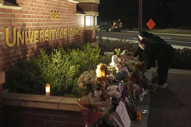 Les hommages devant l'Université de l'Idaho après la mort de quatre étudiants.