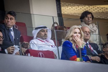 Helle Thorning-Schmidt, ancienne Première ministre danoise, était mardi dans les tribunes au Qatar, portant un manteau aux couleurs de l’arc-en-ciel.