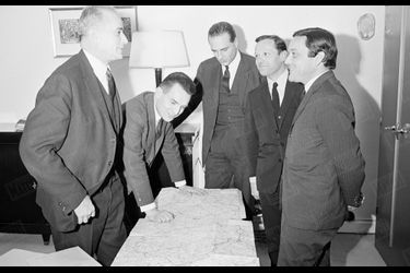 “Council of War: Dannaud, Charbonnel, Chirac, Mazeaud, Binet.” - Paris Match n°929, January 28, 1959