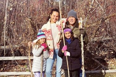 Amb Emma Heming Willis, de 43 anys, i les seves dues filles, Mabel, de 10 anys, i Evelyn, de 7, el 25 de novembre de 2021.