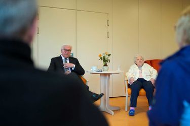 German President Frank-Walter Steinmeier with Susana Neyman, in Berlin, April 25, 2022.
