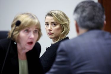 Amber Heard w sądzie Fairfax podczas procesu przeciwko byłemu mężowi Johnny'emu Deppowi 28 kwietnia 2022 r.