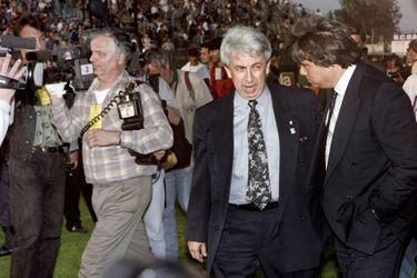 A few minutes before the tragedy, Bernard Tapie, Minister of the City and boss of Olympique de Marseille, discusses with the president of SC Bastia, Jean-François Filippi.  The latter will be shot on December 26, 1994, at dawn in front of his house in Lucciana, by a sniper.