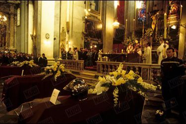 Church of Saint-Jean-Baptiste in Bastia.  Among the 19 dead, supporters, journalists, a firefighter, whose helmet rests on the coffin.