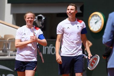 Astrid Guyart and Arthur Bauchet made their debut on the center court.