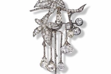 Created by Jean-Baptiste Vossen, a craftsman hired by Balzac, this so-called ornament
