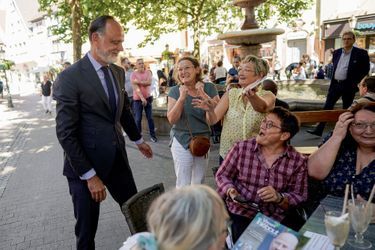 With admirers in Haguenau, ninth district of Bas-Rhin, on June 6.