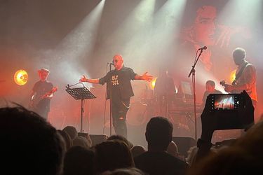 Pascal Obispo paying homage to Philip Pascal.