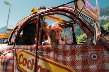 Salomé, leader of the Cochonou caravan, does her 9th Tour de France.