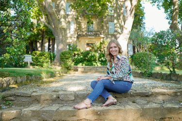 Anne Victoire belongs to the fourth generation, the next generation.