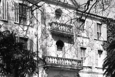 Château Minuty at the time of its acquisition by Gabriel Farne, in the 1930s, the pediment is in the style of Napoleon III.