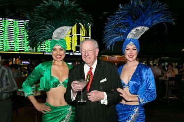 Former Las Vegas Mayor Oscar Goodman surrounded by Showgirls in 2018.
