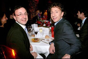 Un même sourire pour deux frères que quatorze mois seulement séparaient. Armand Bern a succombé le 6 août à un mélanome. «À peine six mois après la mort de papa, je perds avec toi une partie de moi, mon modèle, mon exemple », écrit Stéphane pour rendre hommage à son aîné, polytechnicien père de trois enfants, « le pilier de la famille, le roc, le bon génie ».