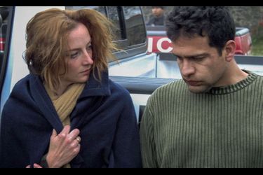 En 2005, lors de l'arrestation qui se révélera être une mise en scène, Florence et son ex-compagnon.  Détenu depuis dix-sept ans, Israel Vallarta n'a toujours pas été jugé.