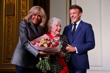 Brigitte Macron joins her friend Line Renaud on stage