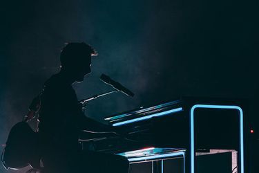 Matthew Bellamy på piano.