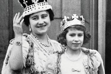 La future Elizabeth II, 11 ans, avec sa mère la reine Elizabeth pour l’intronisation de George VI, en 1937.