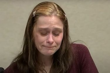 Shannon Ruth in tears, during the press conference organized by her lawyers.