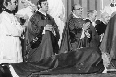 Joseph Ratzinger, with the Cardinal of Munich in May 1977.