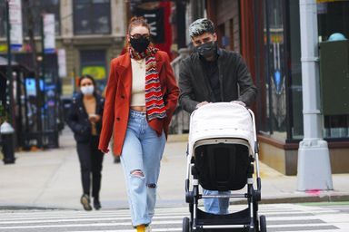 Gigi Hadid et Zayn Malik en promenade avec leur fille dans les rues de New York en mars 2021