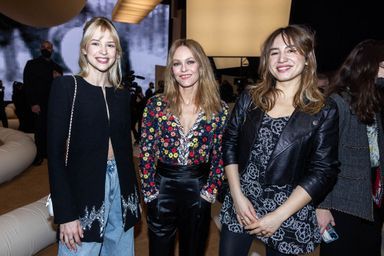 Angèle, Vanessa Paradis et Izïa, joli trio pour Chanel