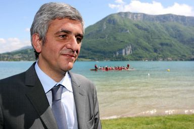 Hervé Morin, le 7 juin 2009 à Annecy (Haute-Savoie). Ce jour-là, il se jettera à l'eau pour la campagne européenne.