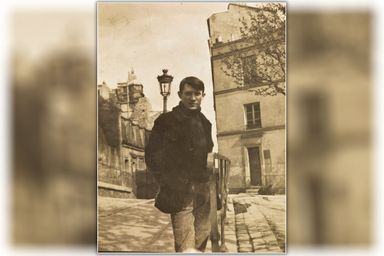 Place Ravignan (aujourd’hui place Emile-Goudeau), à Montmartre, en 1904. Picasso, 23 ans, installe son atelier dans la cité d’artistes le Bateau-Lavoir.