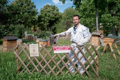 Lionel Potron, 41 ans, l'un des patrons d'Apis Civi, qui produit un miel made in Paris.