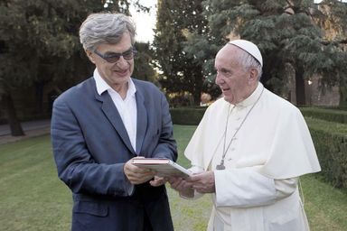 Wim Wenders et le pape François.