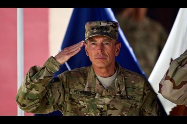 Juillet 2011. Le général David Petraeus en exercice à Kaboul.