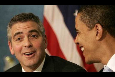 <br />
George Clooney et Barack Obama en 2006, lors d'une conférence sur le Darfour.