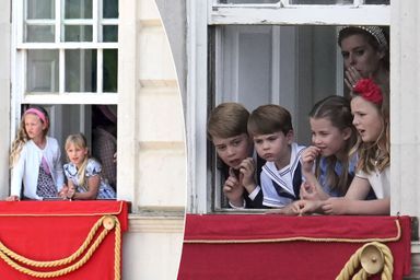 Savannah et Isla Phillips, les princes George et Louis, les princesses Charlotte de Cambridge et Beatrice d'York et Mia Tindall aux fenêtres de Buckingham Palace à Londres, le 2 juin 2022