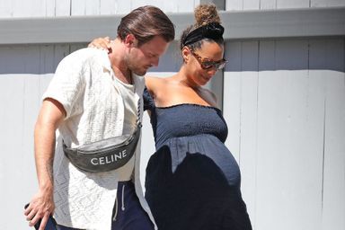 Leona Lewis enceinte, elle apparaît avec son ventre rond au bras de son époux