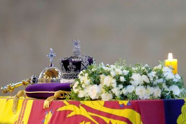 Le cercueil de la reine Elizabeth II dans le palais de Westminster.
