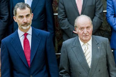 Le roi Felipe d'Espagne et son père Juan Carlos, en 2018.