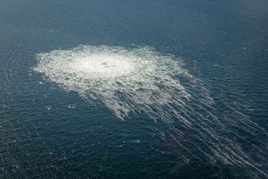 Les bulles de gaz de la fuite du Nord Stream 2 atteignant la surface de la mer Baltique dans la région montrent une perturbation de plus d'un kilomètre de diamètre près de Bornholm.