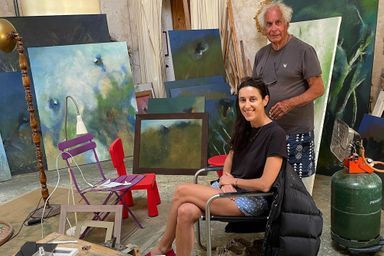 Yves Lévêque, et sa fille, Pauline, dans son atelier.