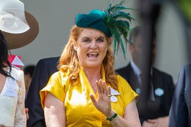 ‘Fergie’ la flamboyante, ex-altesse restée duchesse d’York, n’est jamais bien loin de la famille royale - ici aux courses d’Ascot en 2019.